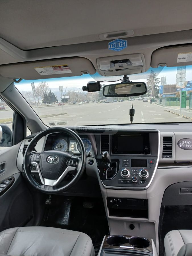 Toyota Sienna - фото 9