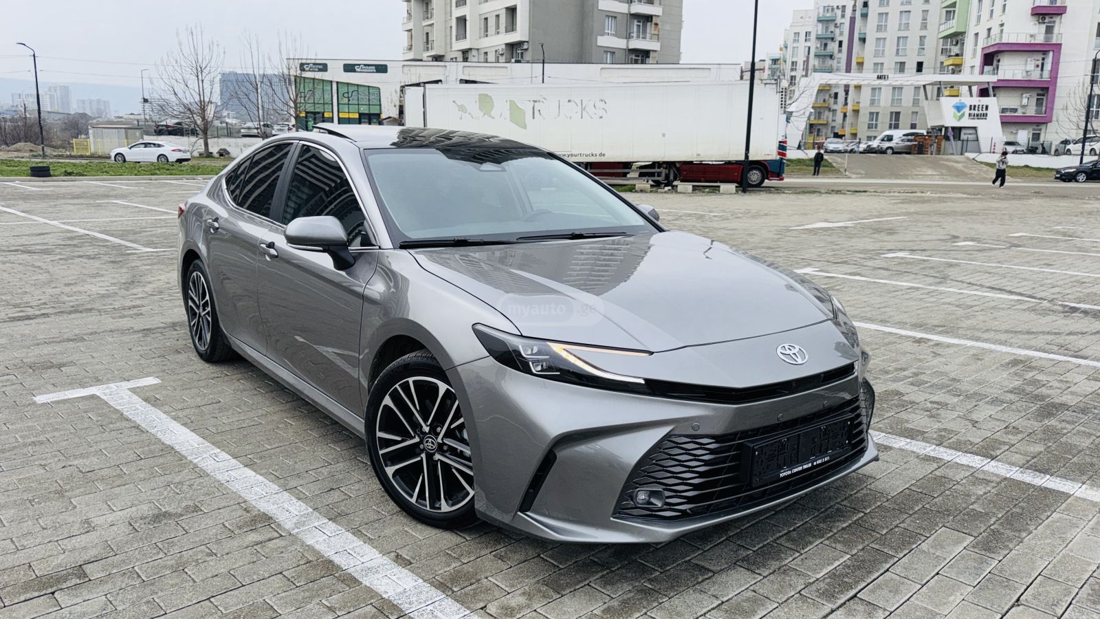 Toyota Camry - фото 1