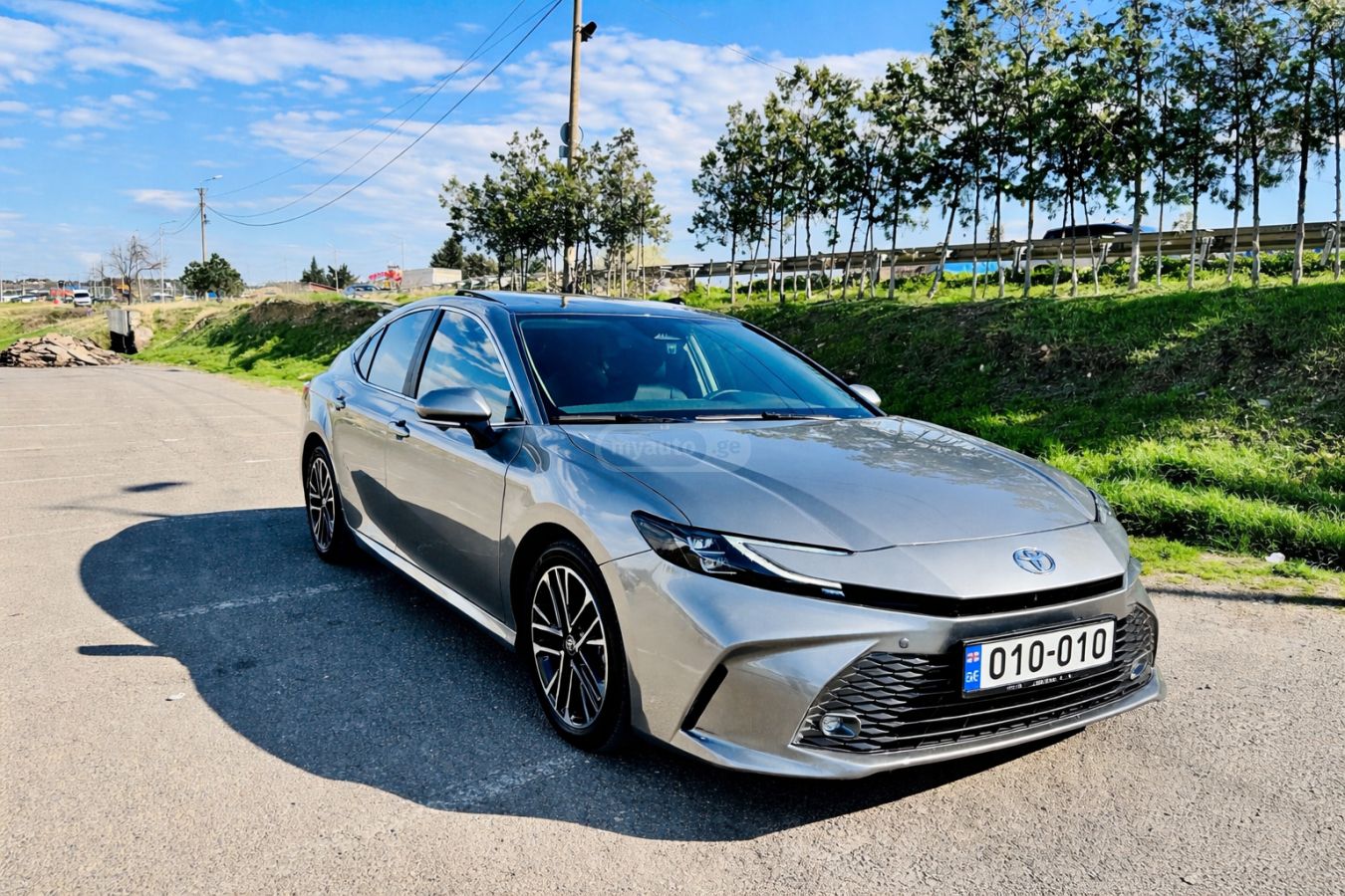 Toyota Camry - фото 2