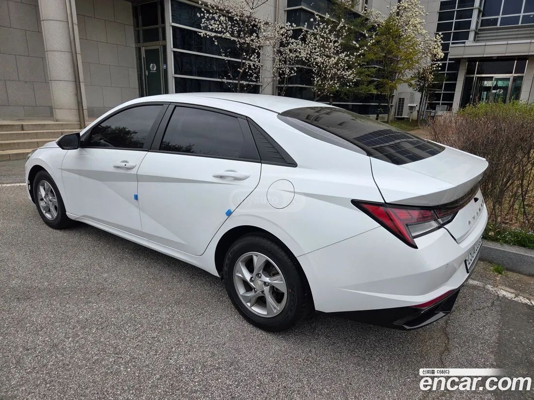 Hyundai Elantra - фото 3