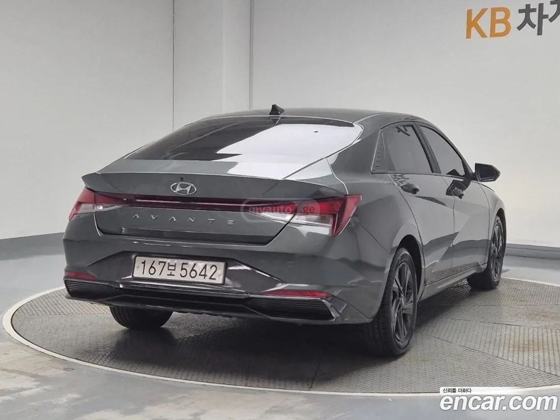 Hyundai Elantra - фото 3