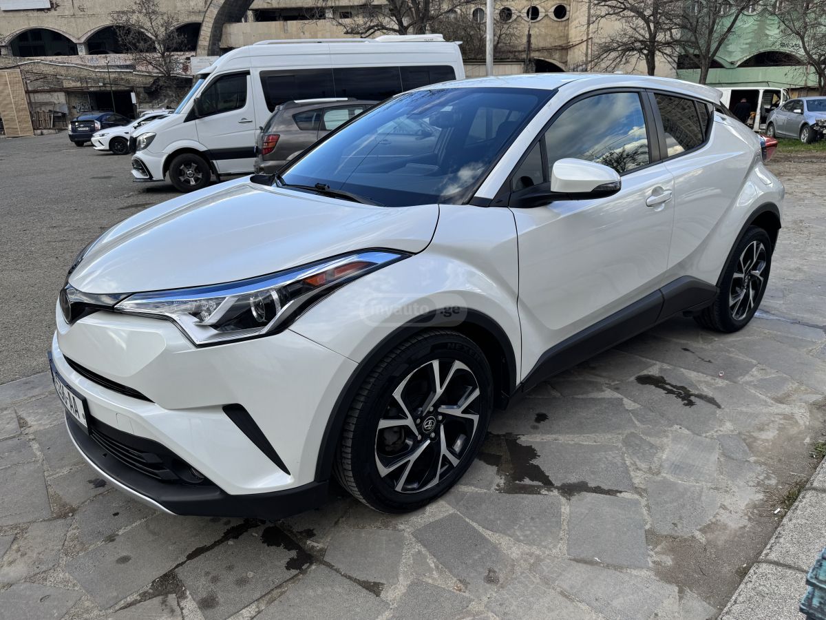 Toyota CHR - фото 1