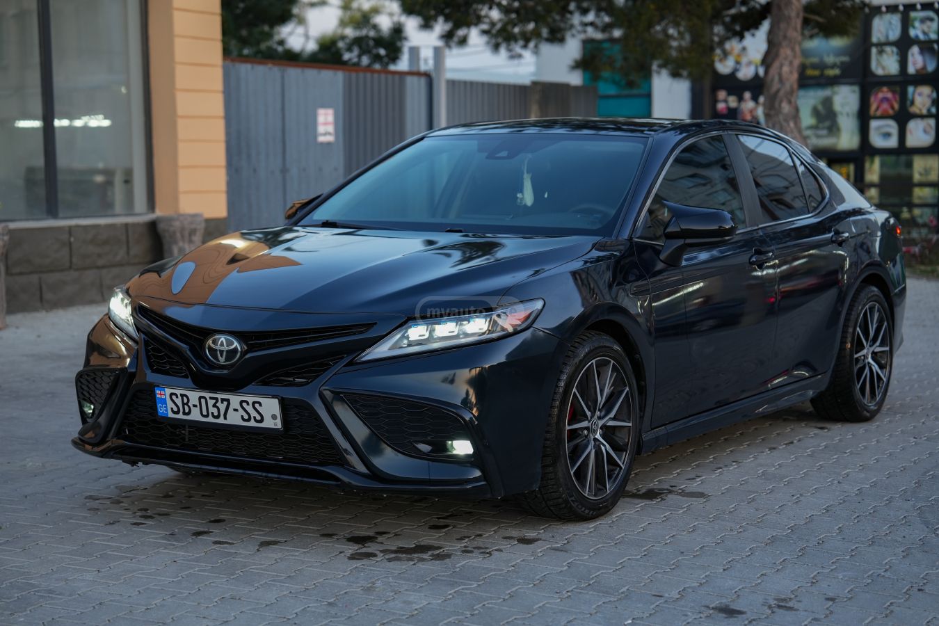 Toyota Camry - фото 2