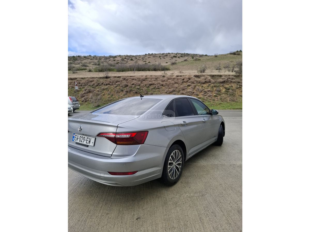 Volkswagen Jetta - фото 4