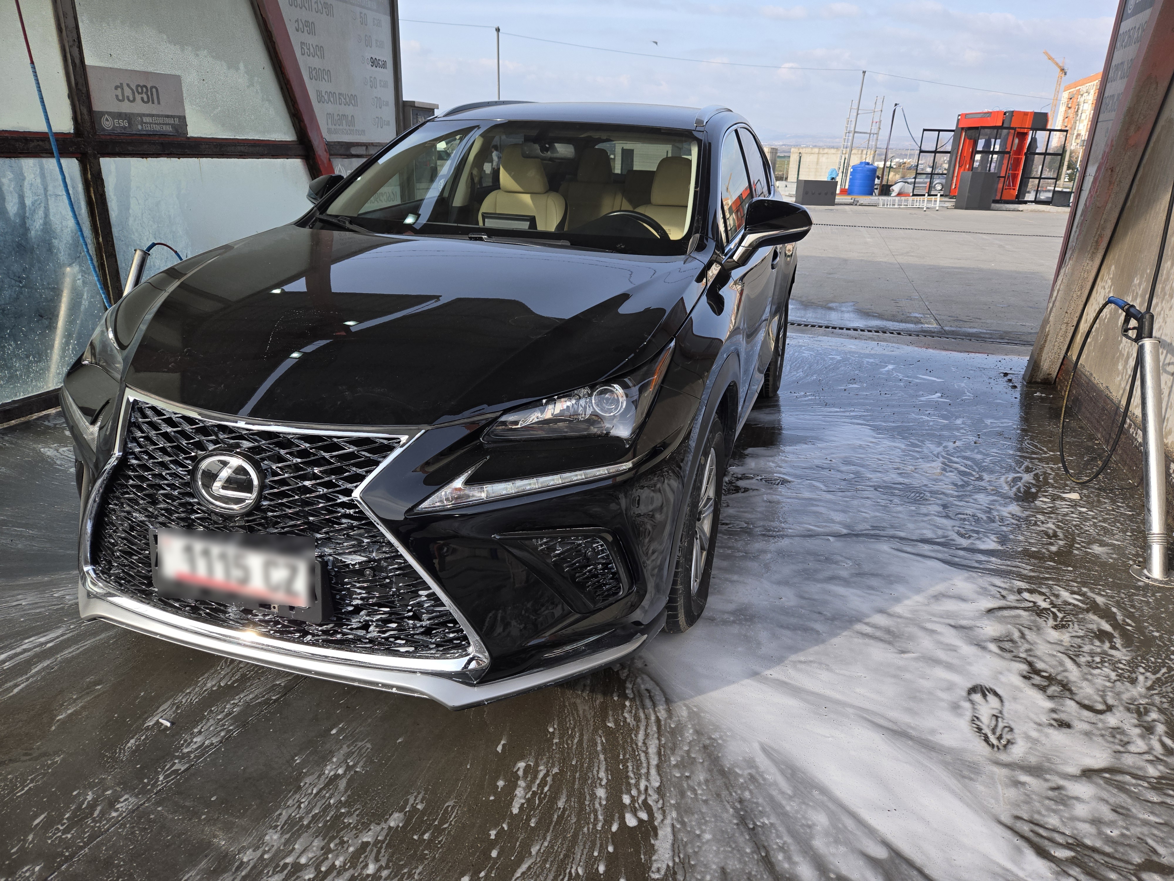 Lexus NX 200 - фото 1