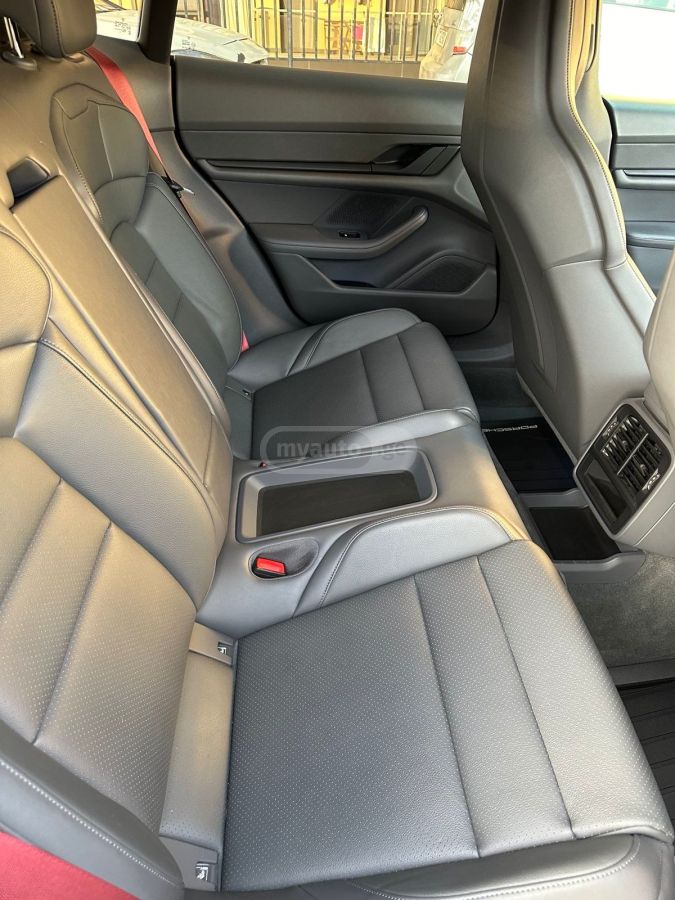 Porsche Taycan Turbo - фото 12