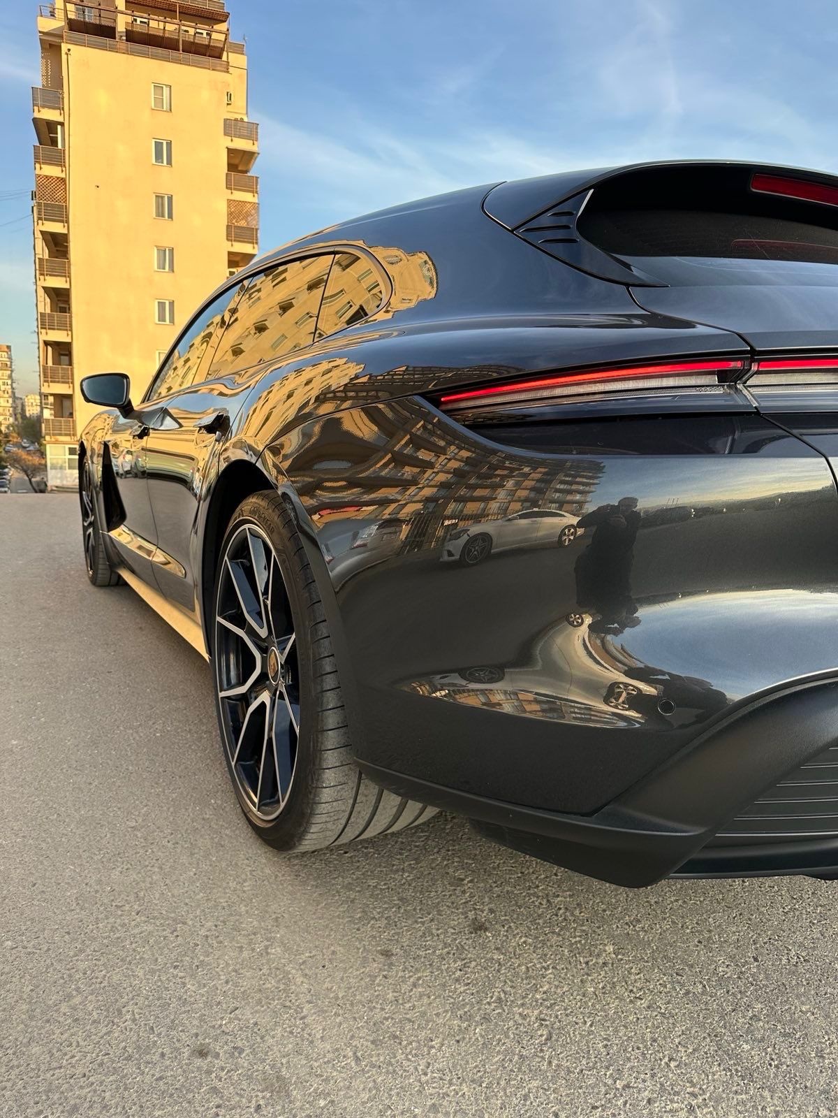 Porsche Taycan Turbo - фото 8