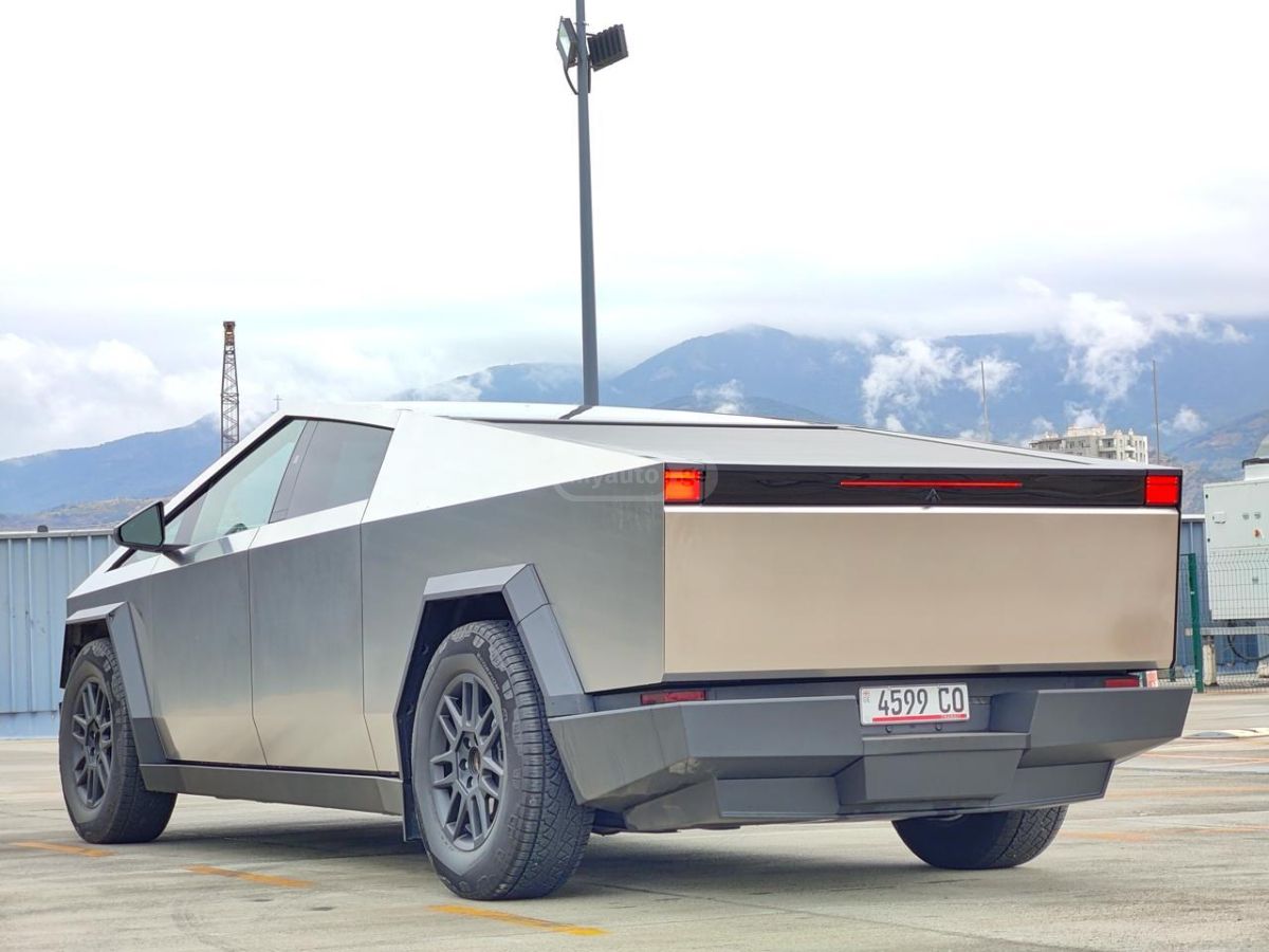 Tesla Cybertruck 2024 — миниатюра 2