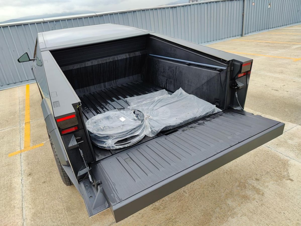 Tesla Cybertruck 2024 — миниатюра 4