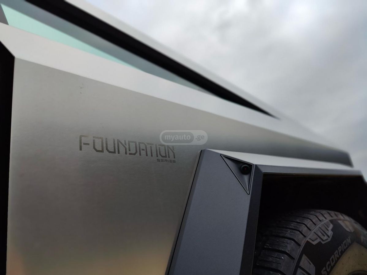 Tesla Cybertruck 2024 — миниатюра 8