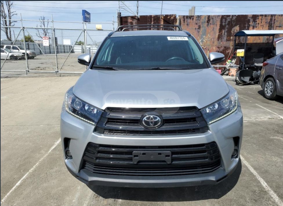 Toyota Highlander - фото 1