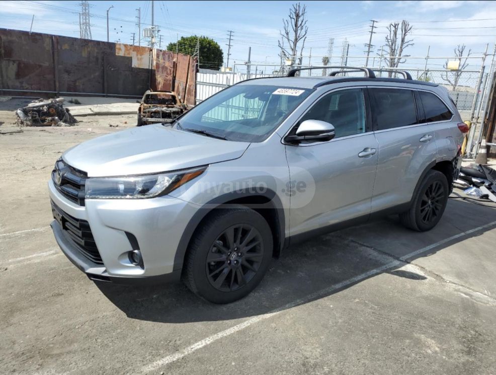 Toyota Highlander - фото 2