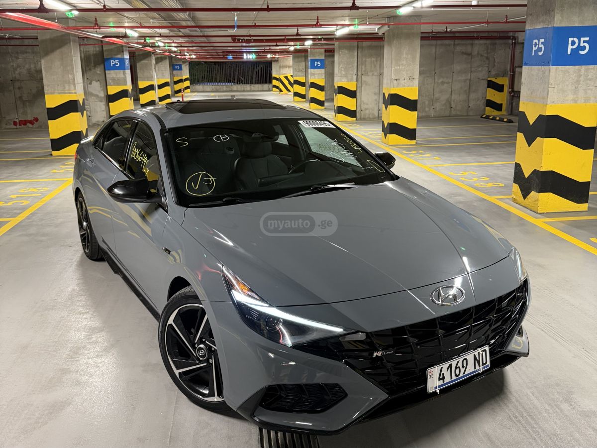 Hyundai Elantra - фото 1