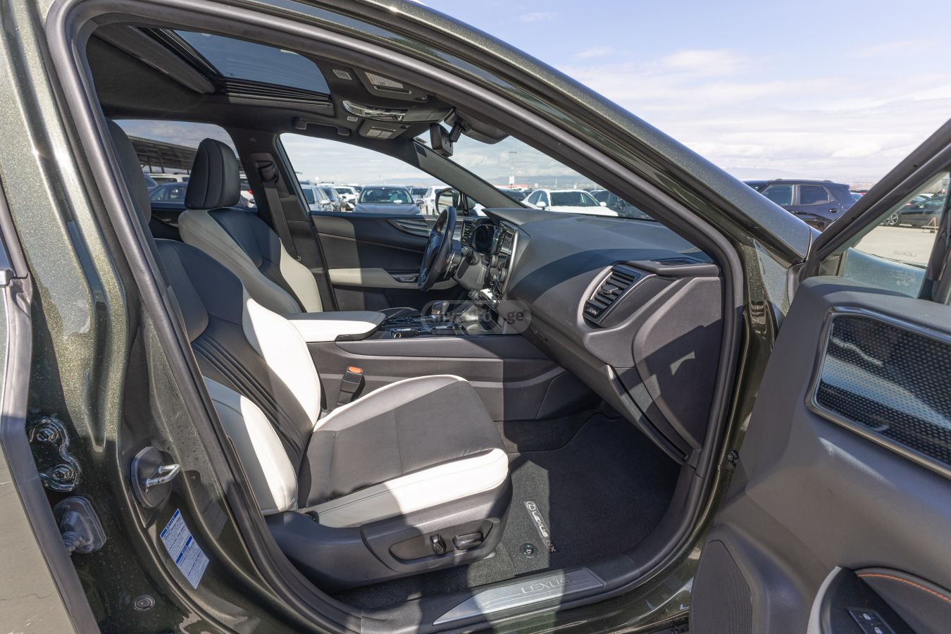 Lexus Lexus NX — миниатюра 10