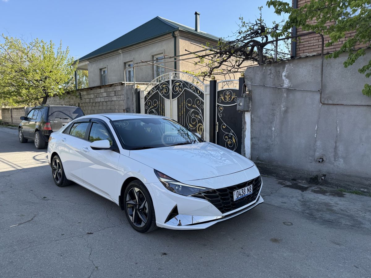 Hyundai Elantra - фото 1