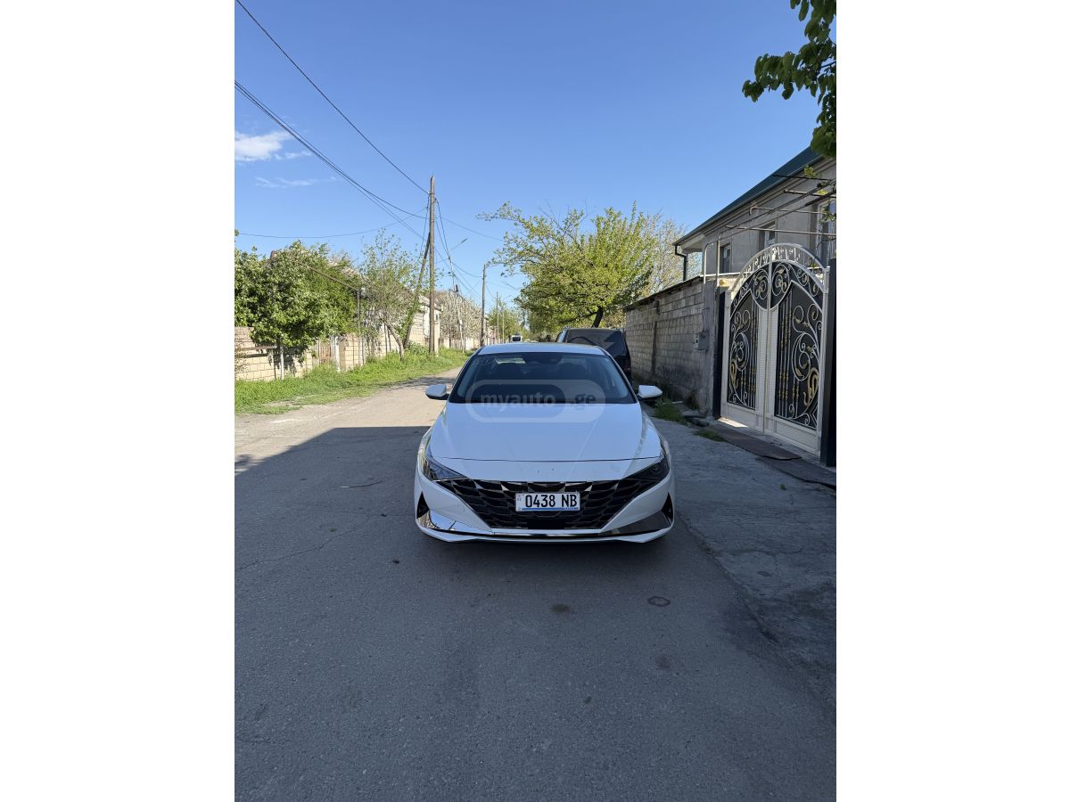 Hyundai Elantra - фото 2