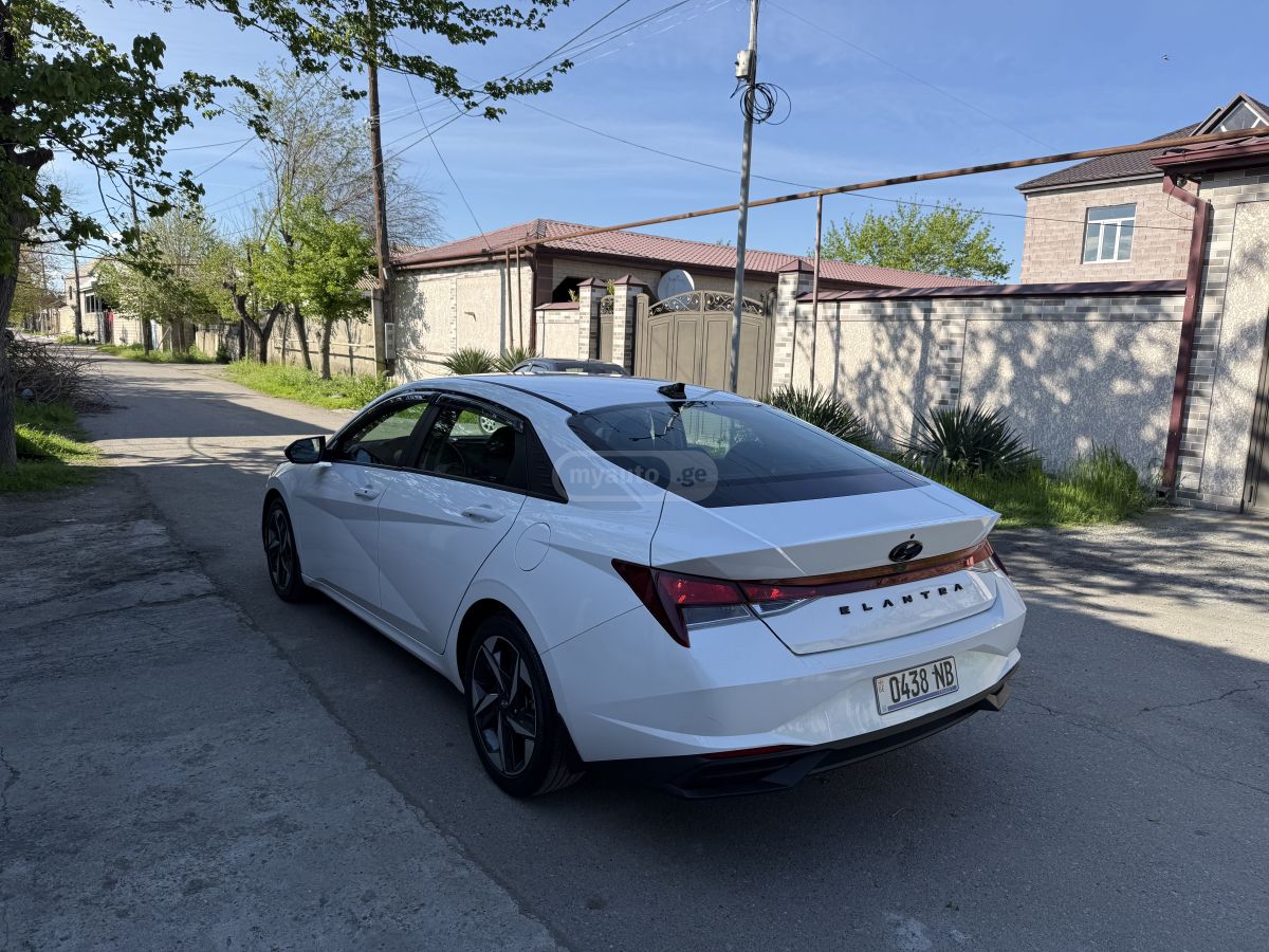 Hyundai Elantra - фото 4