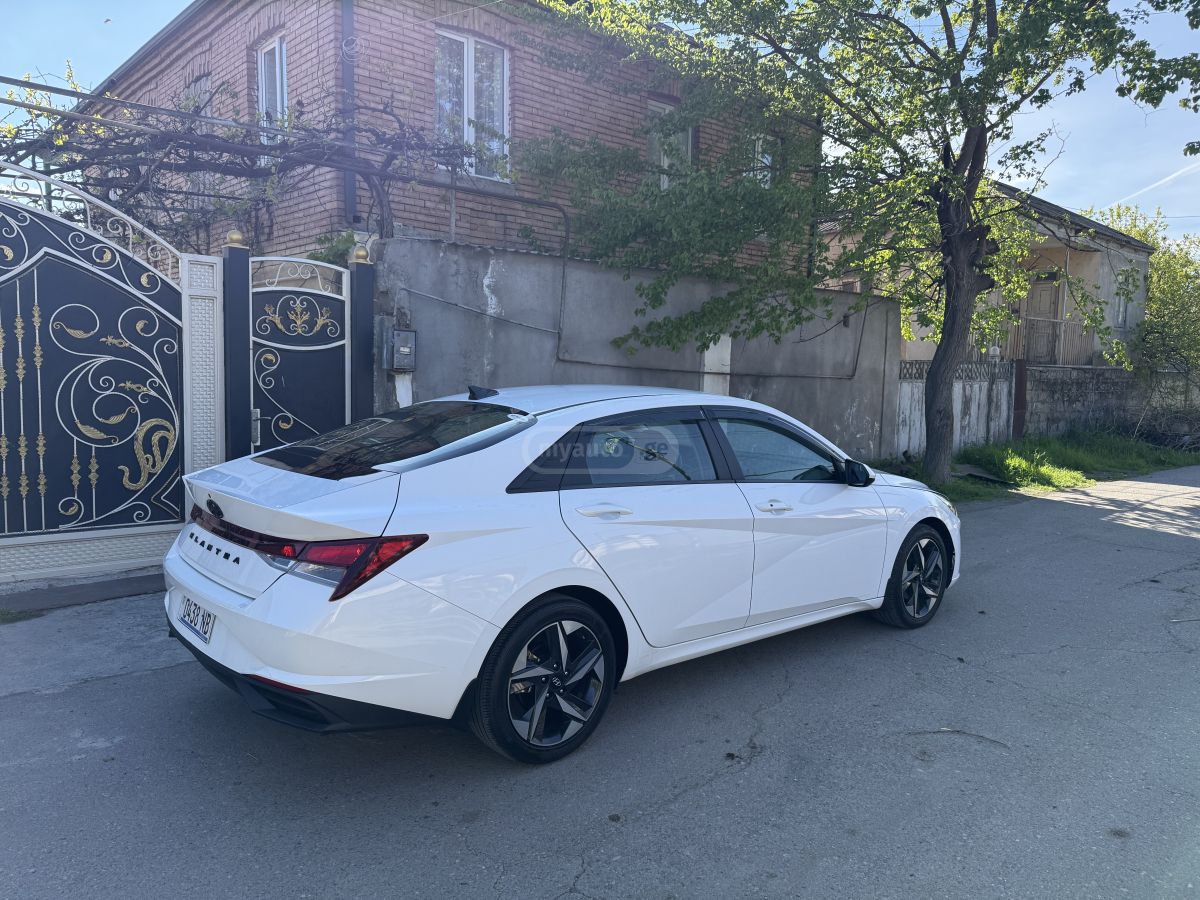 Hyundai Elantra - фото 5