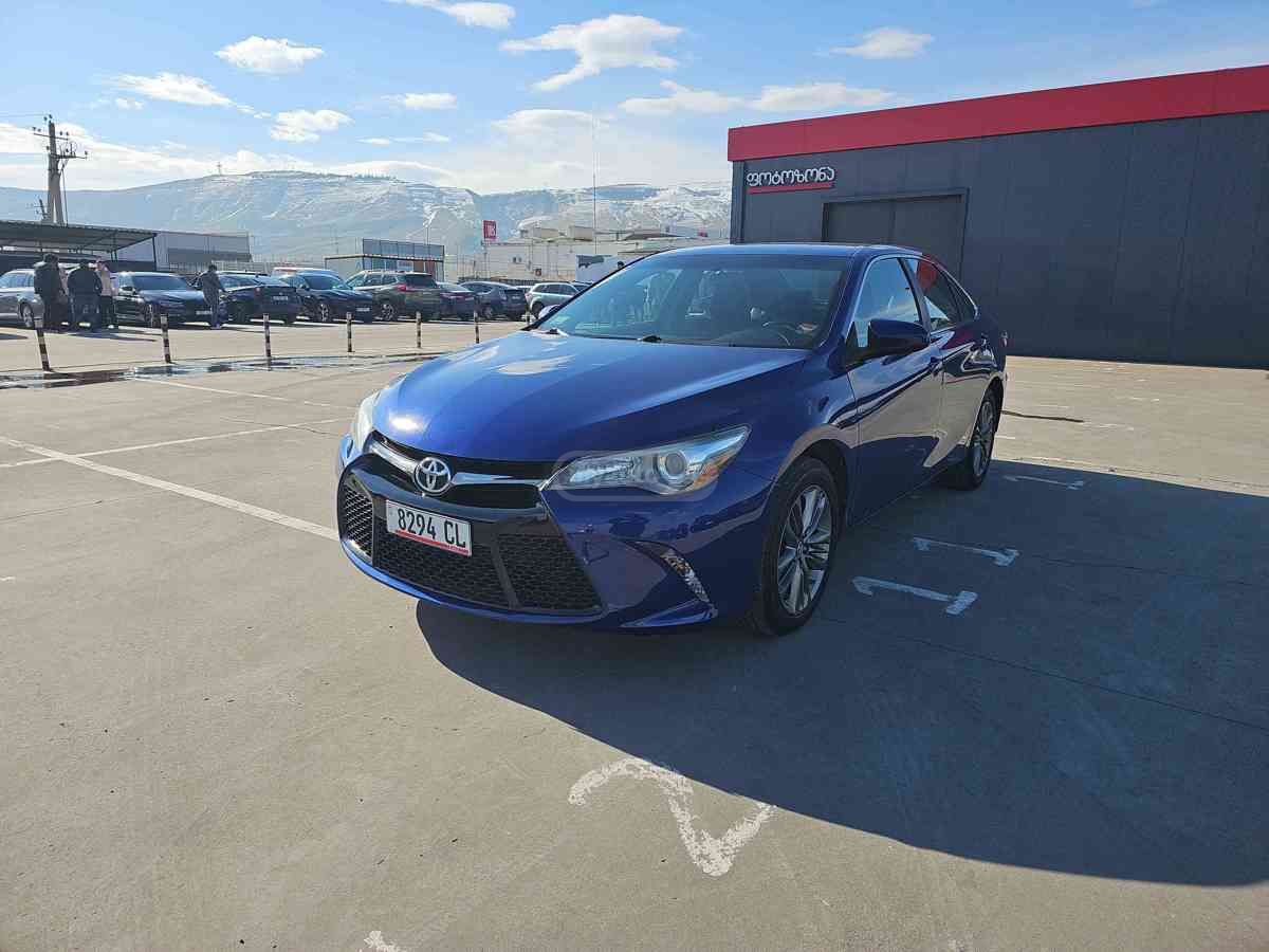 Toyota Camry - фото 1