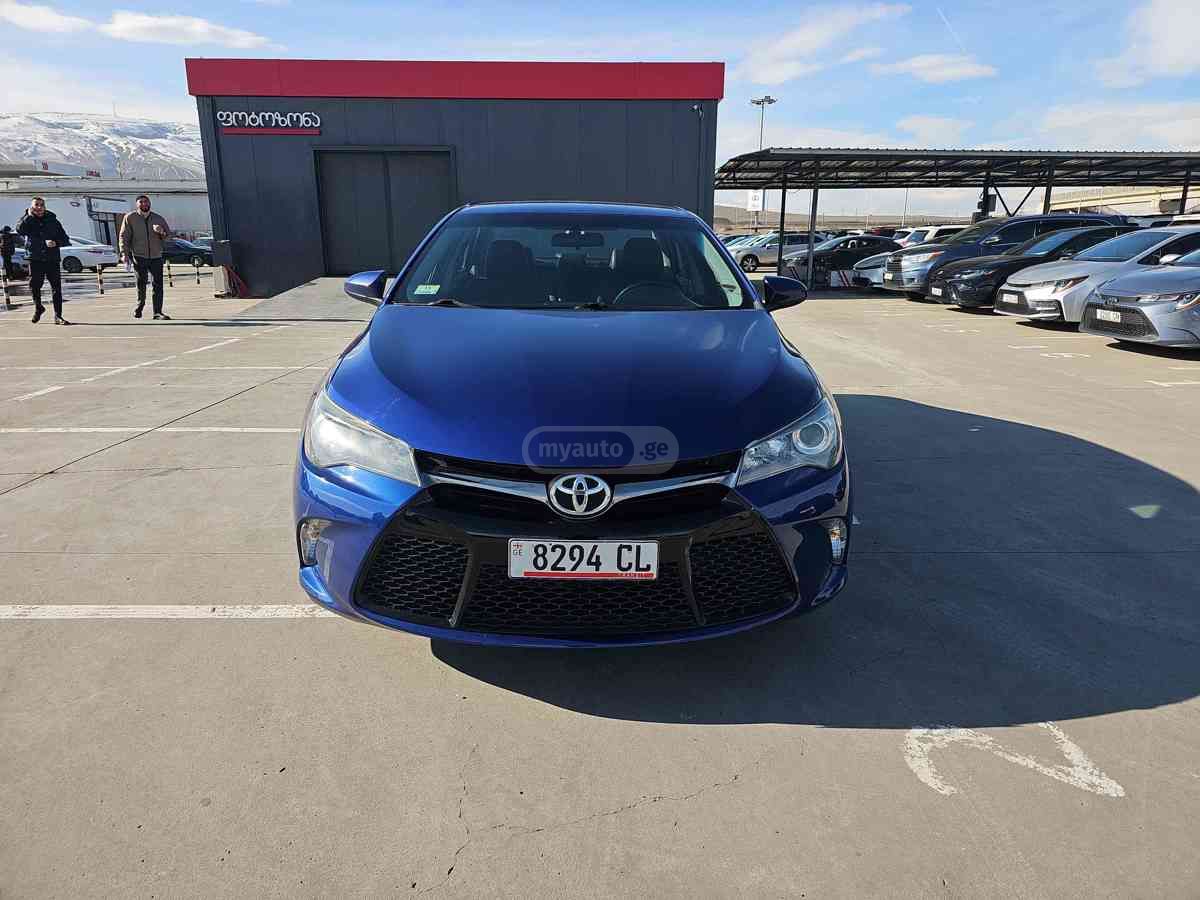 Toyota Camry - фото 2