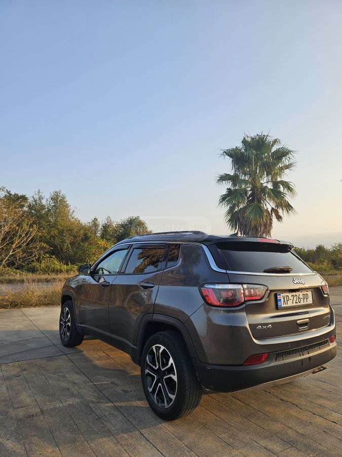 Jeep Limited 4dr 4x4 Automatic — миниатюра 7