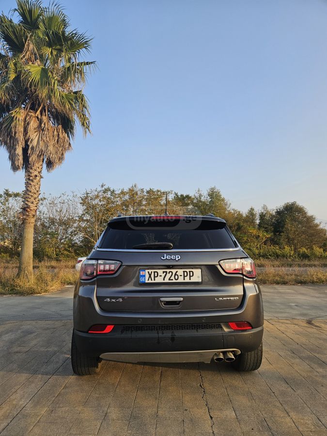 Jeep Limited 4dr 4x4 Automatic — миниатюра 8