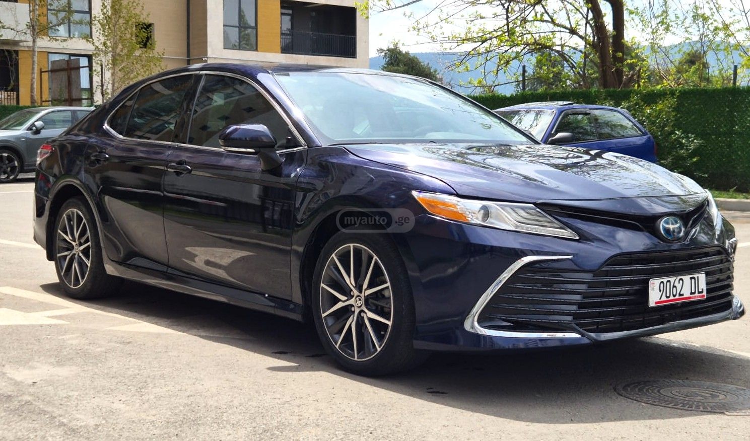 Toyota Camry - фото 2