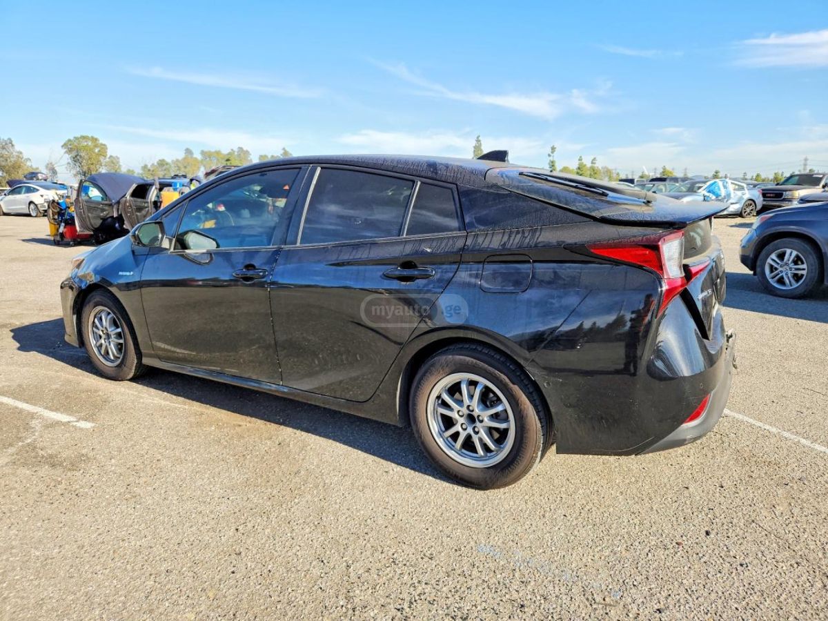 Toyota Prius - фото 2