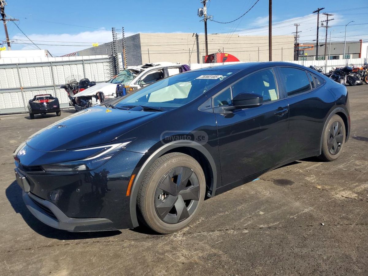 Toyota Prius - фото 1