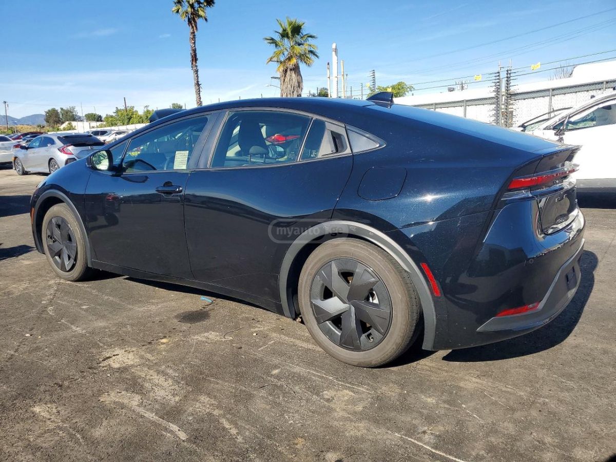 Toyota Prius - фото 2