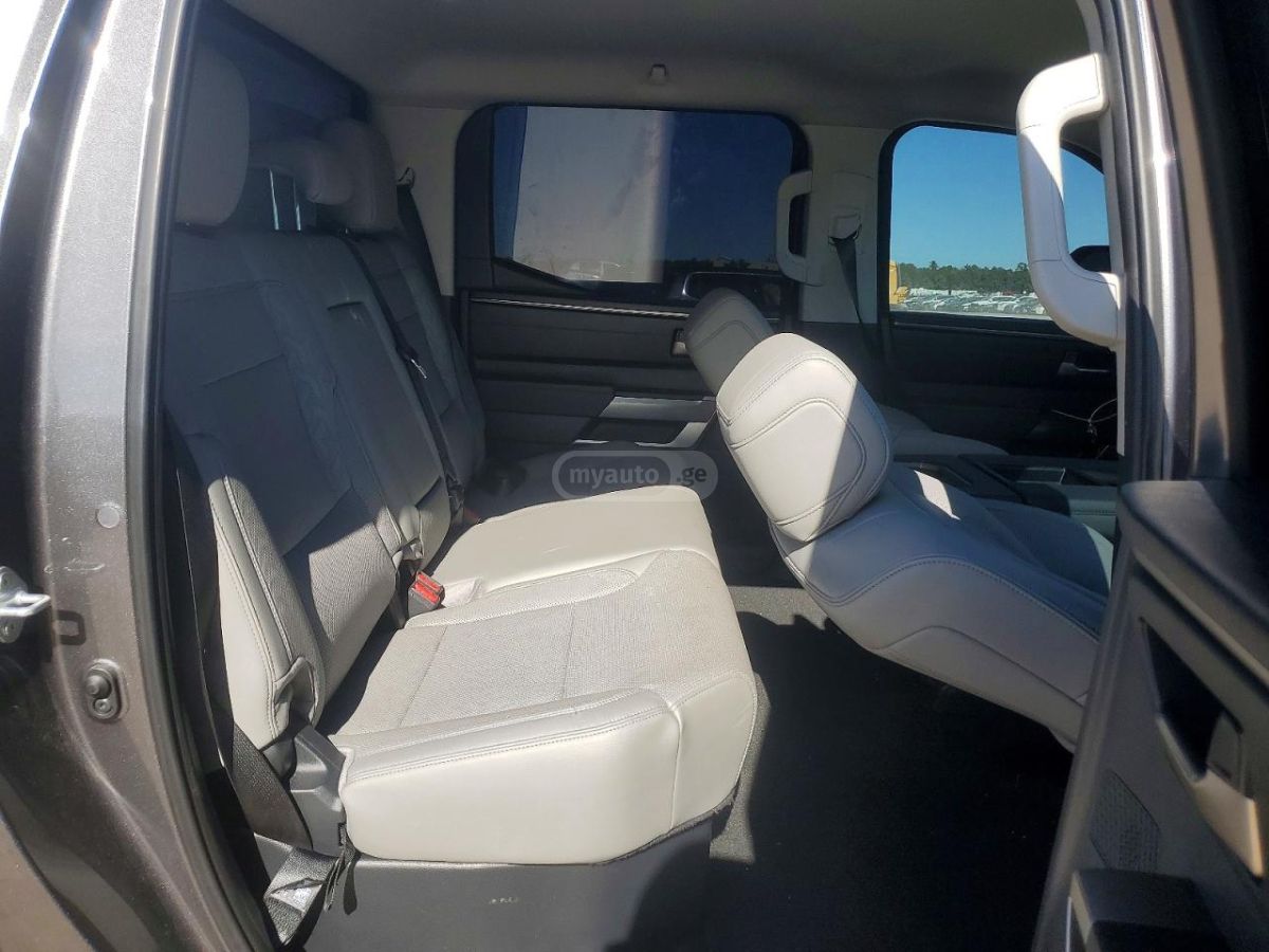 Toyota SR5 4x4 Double Cab 6.5 ft. box — миниатюра 10