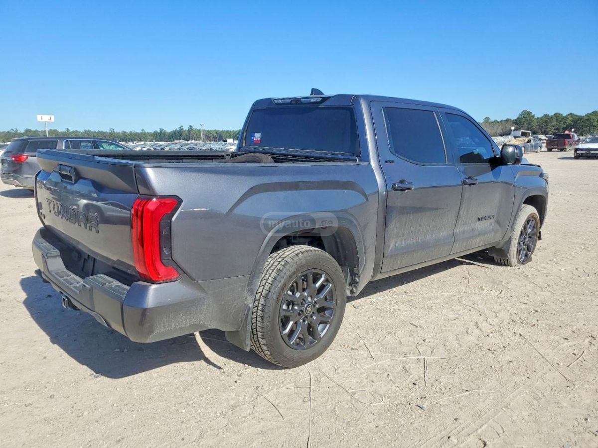 Toyota SR5 4x4 Double Cab 6.5 ft. box — миниатюра 3