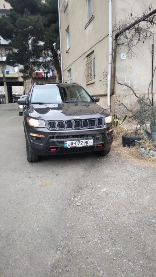 Jeep Compass - фото 1