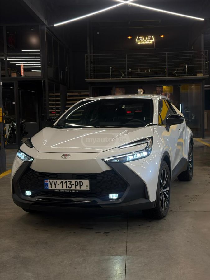 Toyota CHR - фото 1