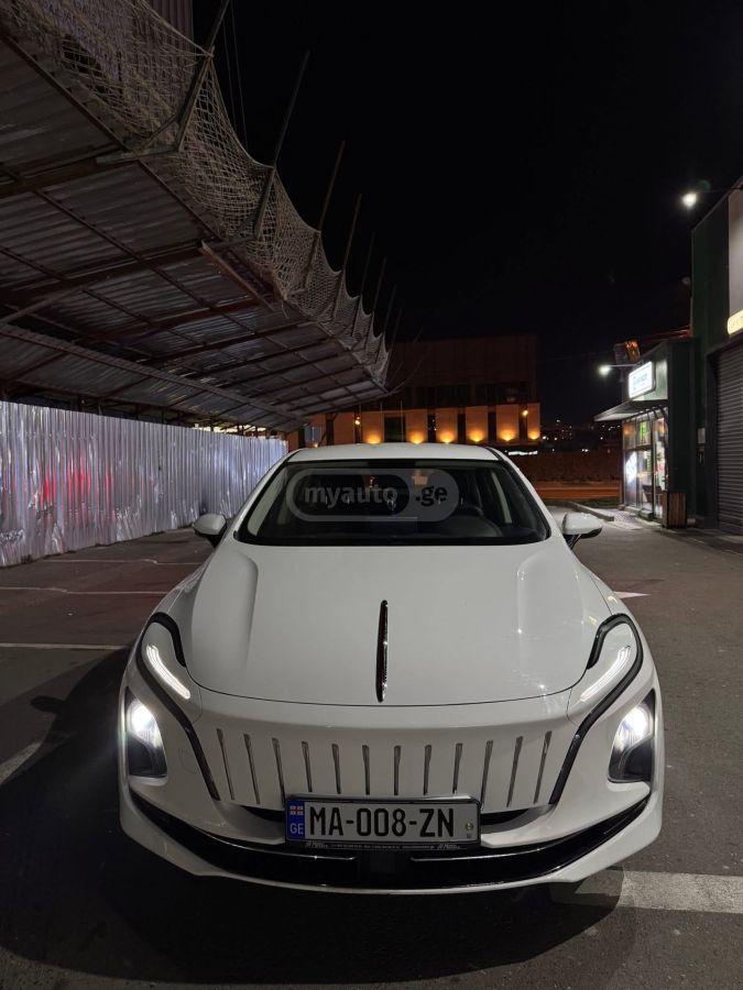 Hongqi E-QM 5 - фото 1