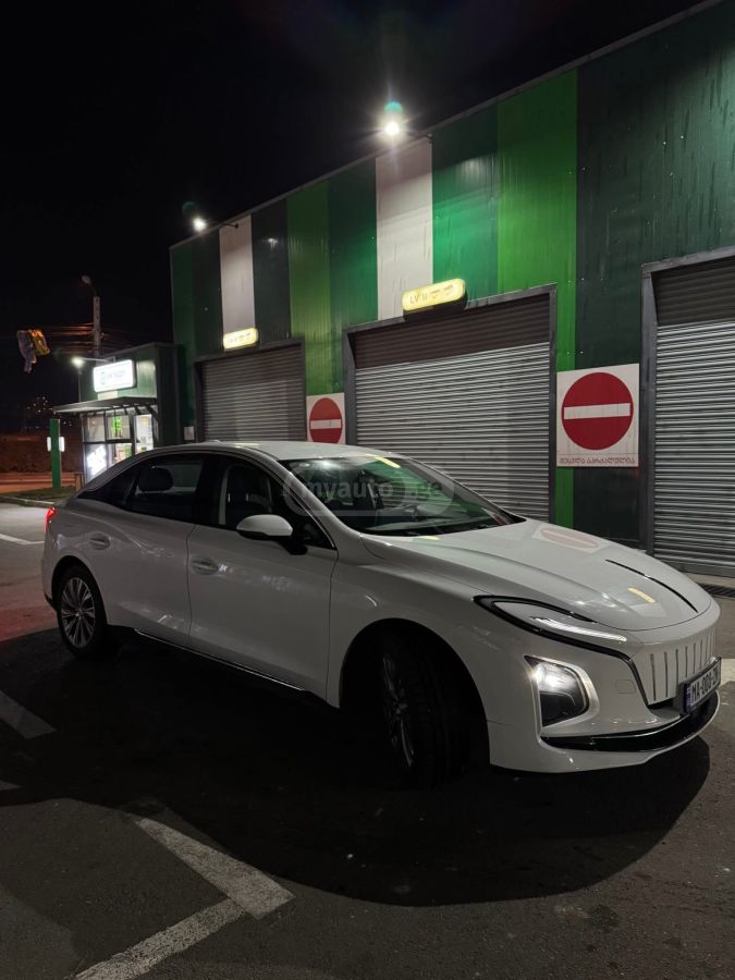 Hongqi E-QM 5 - фото 4