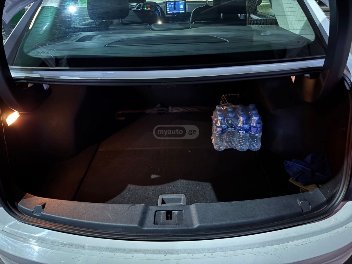 Hongqi E-QM 5 - фото 6