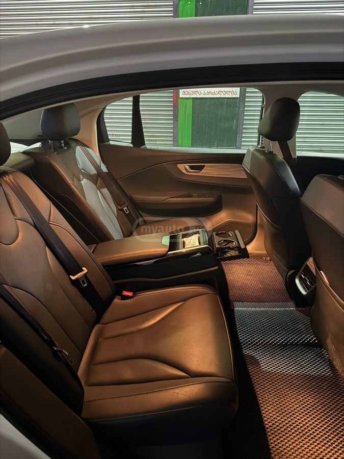 Hongqi E-QM 5 - фото 8
