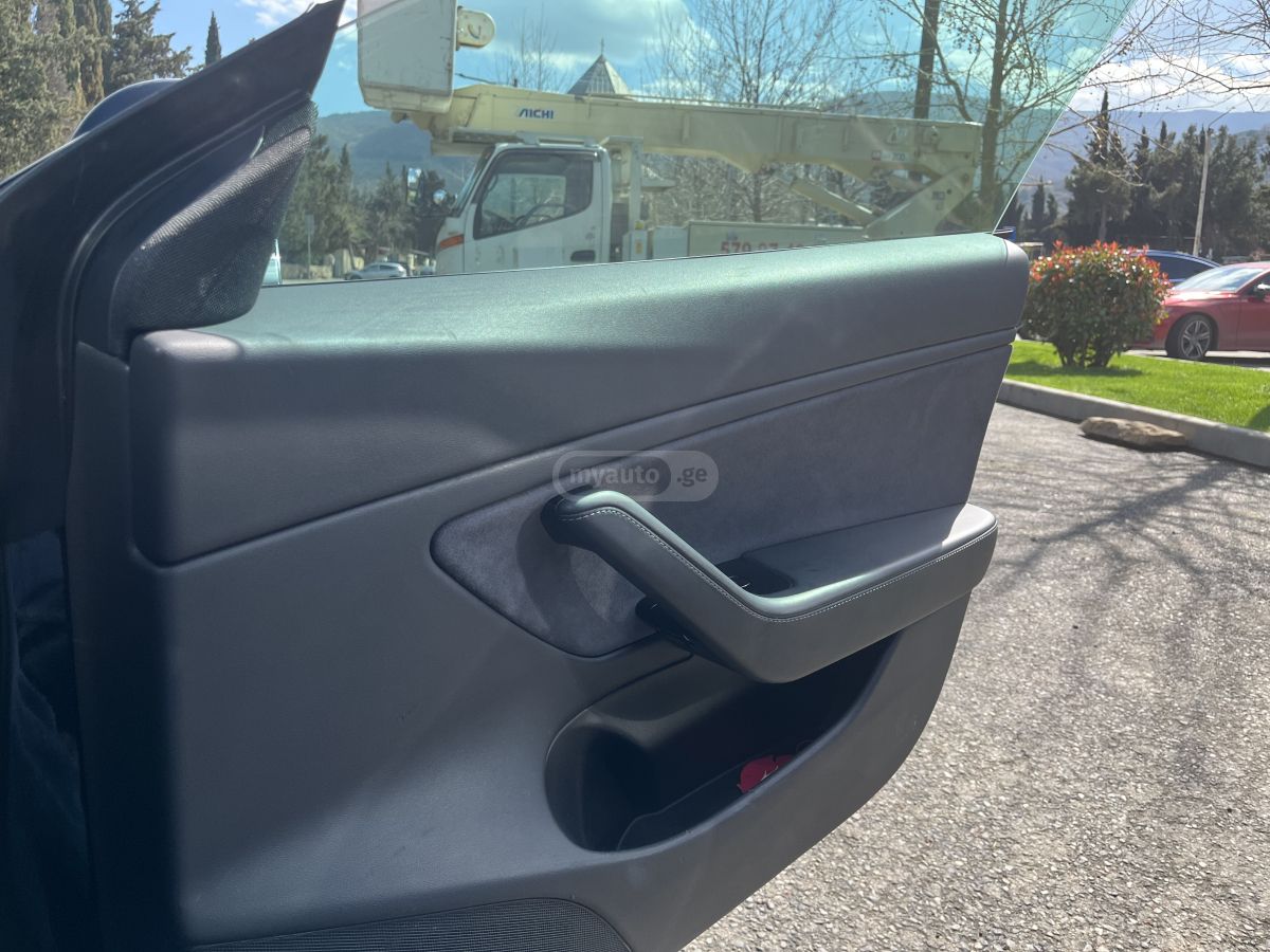 Tesla Model 3 - фото 11