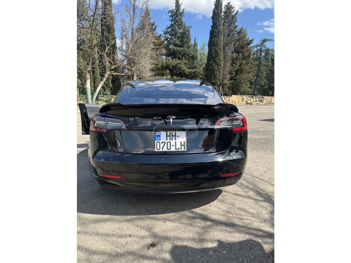 Tesla Model 3 - фото 14