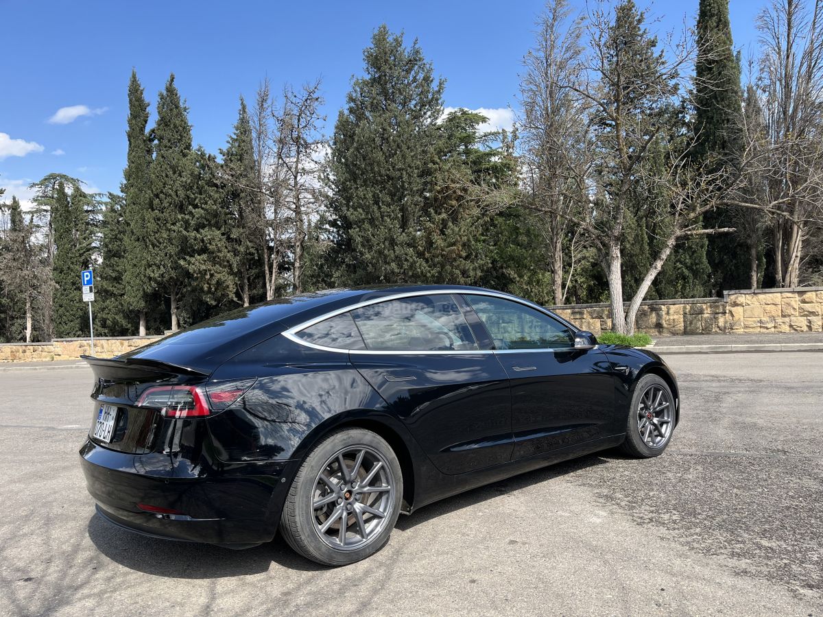 Tesla Model 3 - фото 2