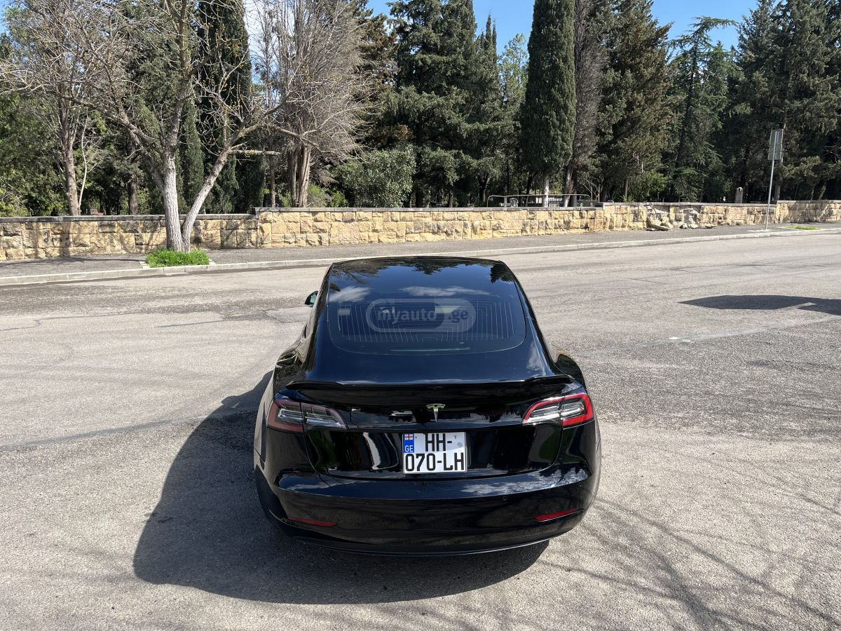 Tesla Model 3 - фото 3