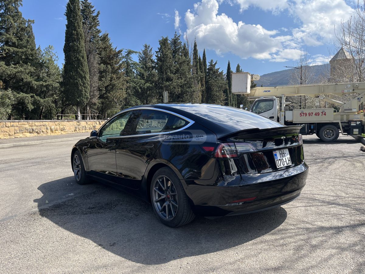 Tesla Model 3 - фото 4