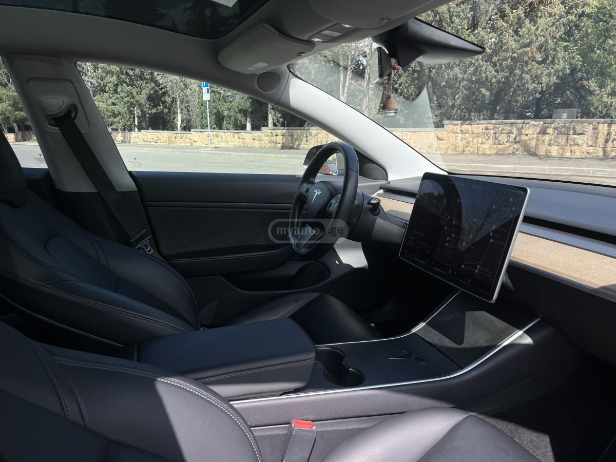 Tesla Model 3 - фото 9