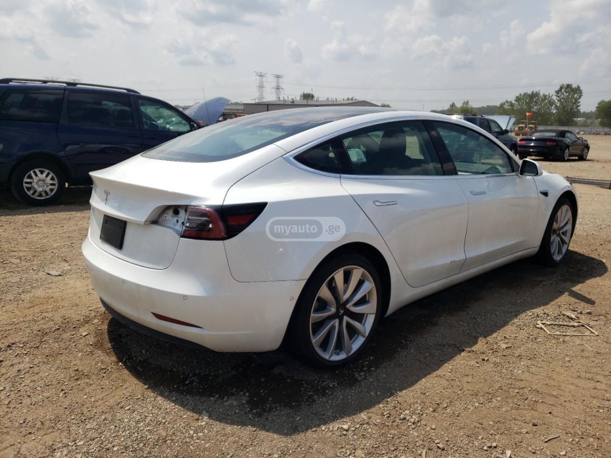 Tesla Model 3 - фото 2