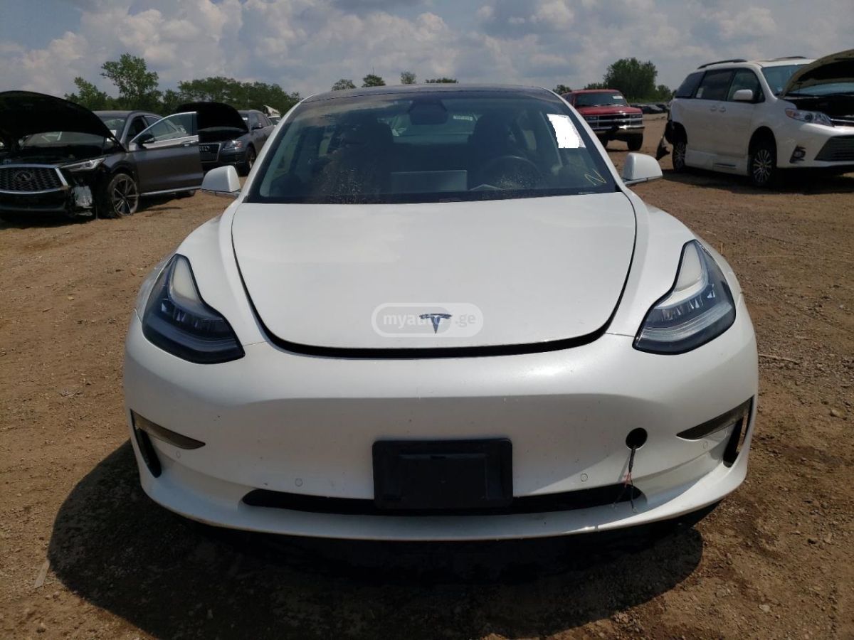 Tesla Model 3 - фото 3