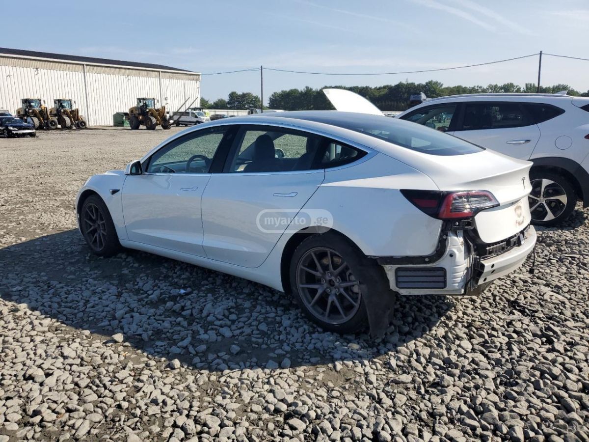 Tesla Model 3 - фото 5