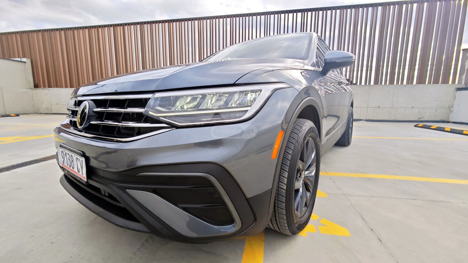 Volkswagen Tiguan - фото 2