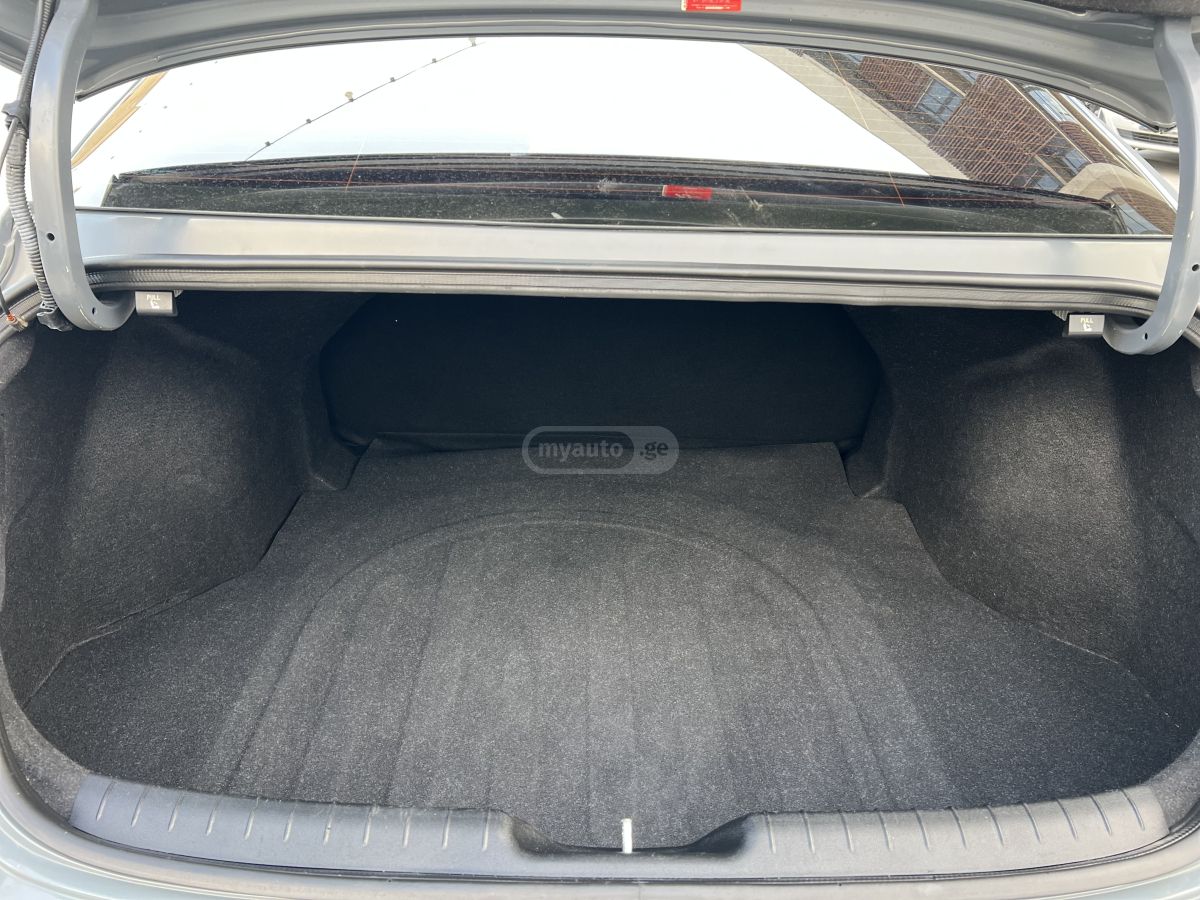 Hyundai Elantra - фото 12