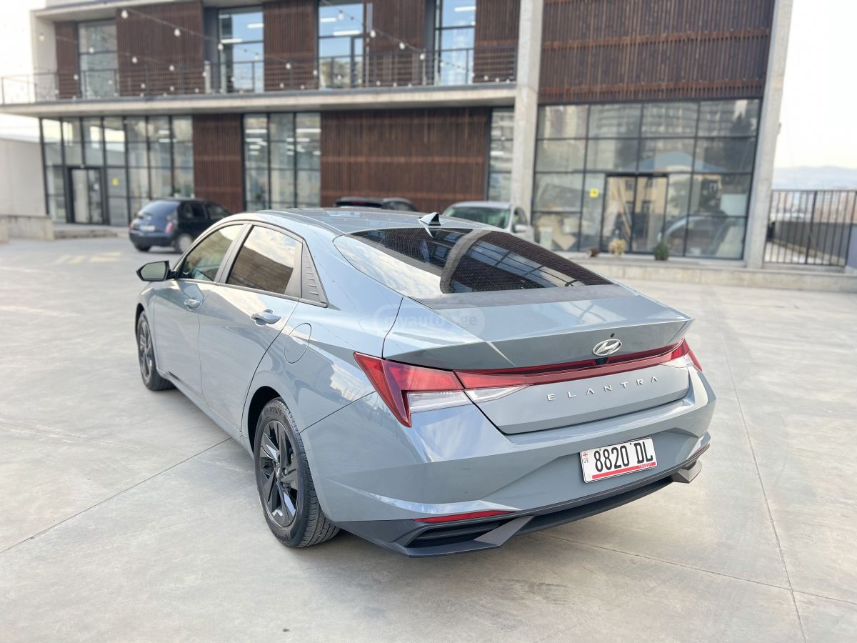 Hyundai Elantra - фото 3